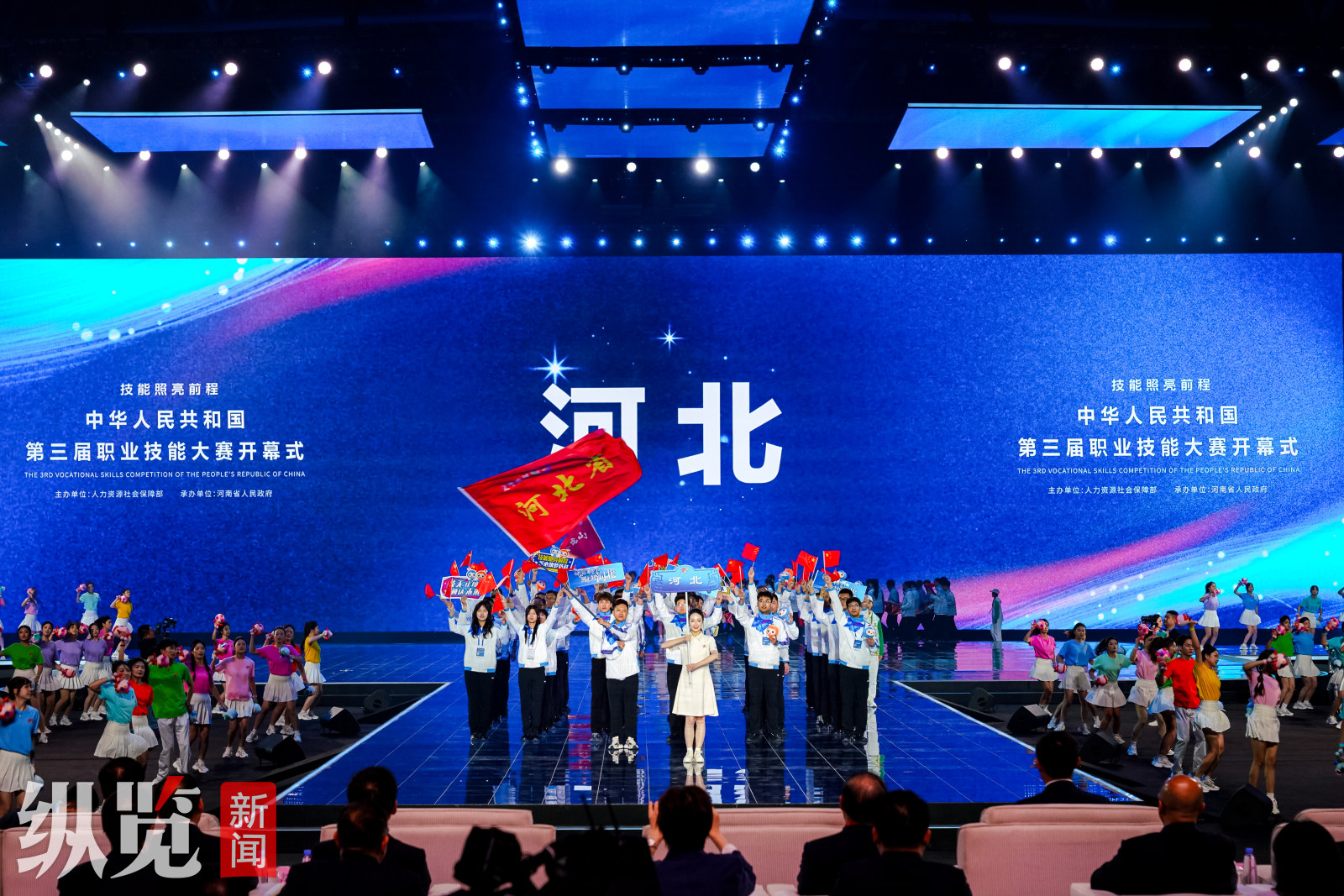 见习记者鲁, 他们经过层